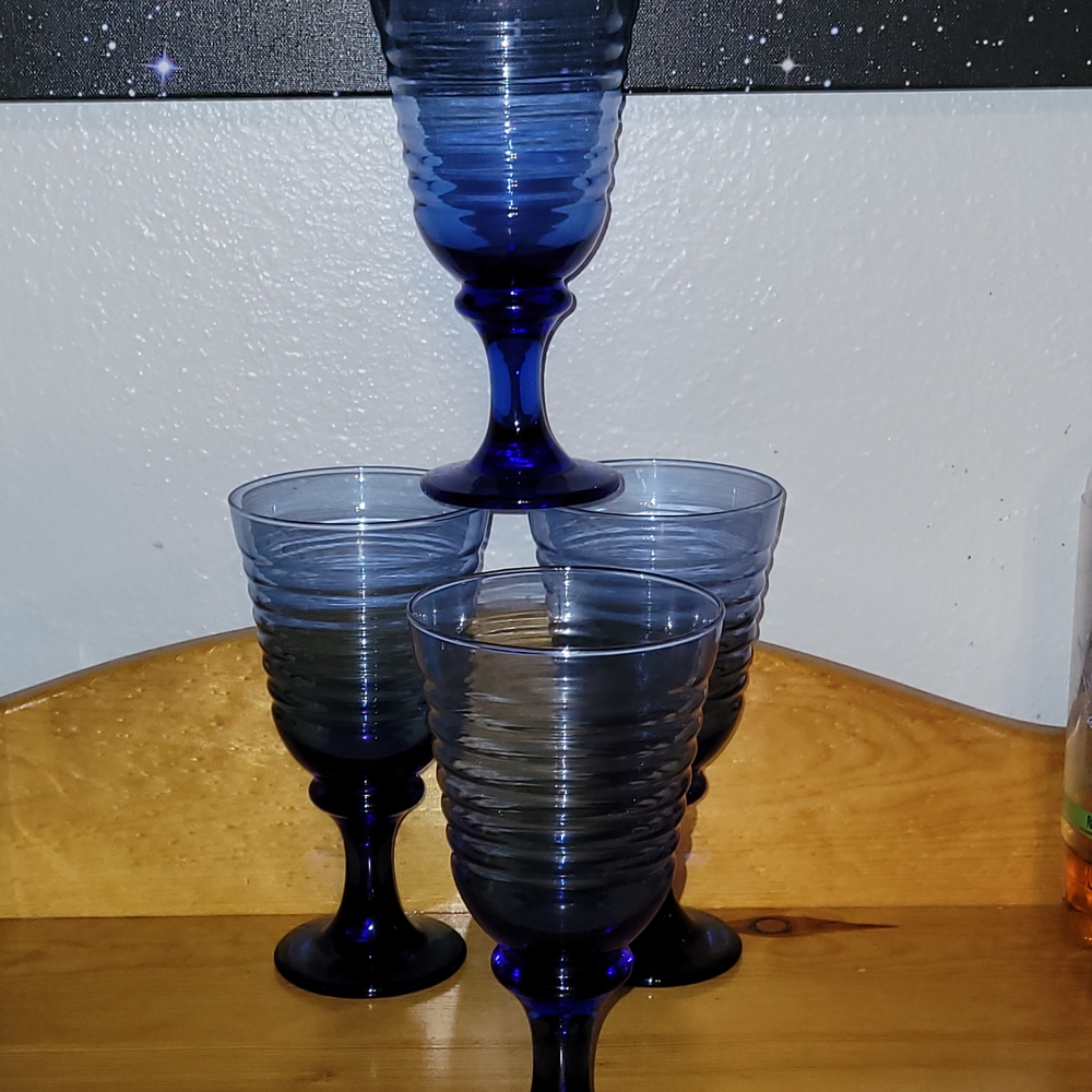 Set of 4 Libbey Goblets - Picture 3 of 4